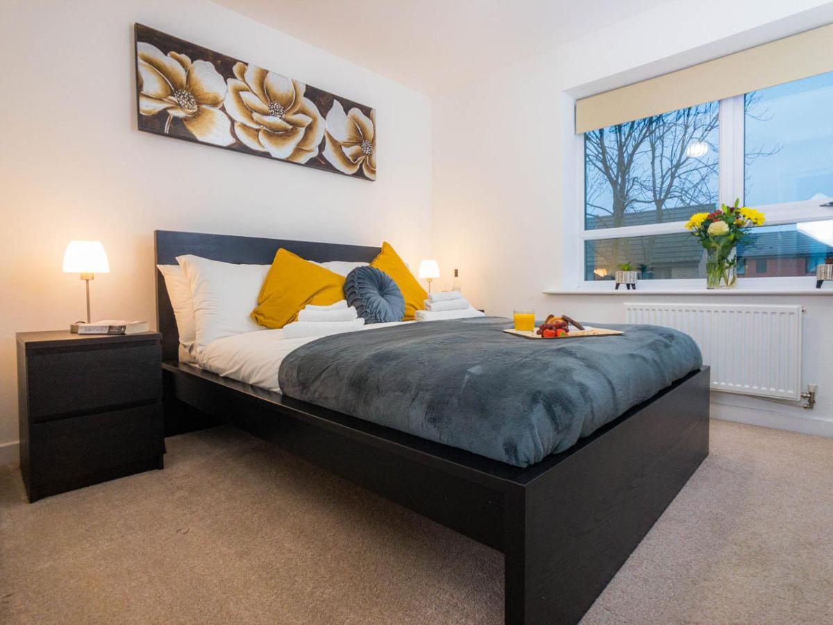 Modern 2 Bed House With Parking And Garden Сasa de vacaciones Nottingham